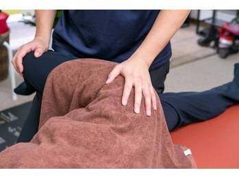 薬院ひかり整骨院の写真/【経験豊富な院長によるこだわりの施術法】体の歪みを整え、腰痛などの慢性的な不調を改善します！