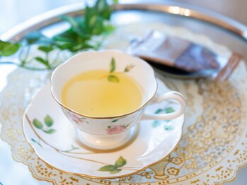 サロンドエステ ルヴニール(salon de esthe revenir)/施術後はお茶とお菓子でゆっくり