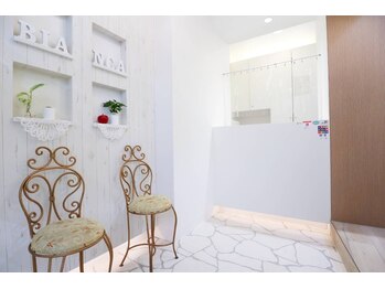 まつ毛エクステ専門店 アイビューティーサロン ビアンカ/入口