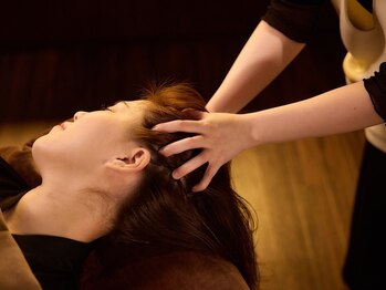 ソムソム 大阪梅田店(somme somme)の写真/【寝落ち高濃度炭酸ドライヘッドスパ】心地よい力加減×すっきり感で疲労改善♪ストレッチとのセットも◎