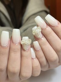 シンプルガーリーネイル