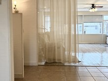 まつ毛専門サロン アイシス 京橋店の雰囲気(開放感のある店内でごゆっくりお過ごしください♪)