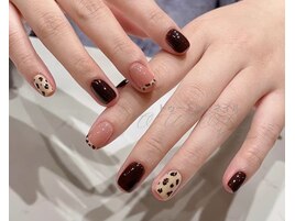 秋っぽいヒョウ柄ネイル