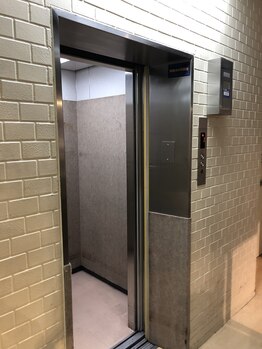 ベベ(bebe)/【道案内】3.エレベーター3F