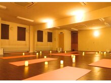 キャンドルとアロマのスプレーでリラックスできるプログラムも♪