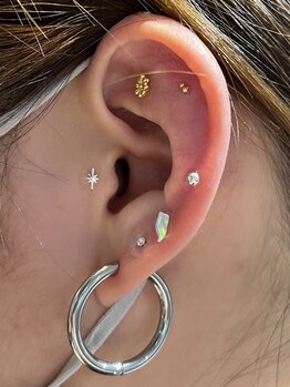 リジョイスヘア エン(REJOICE hair EN)/ayuri 〈耳ツボジュエリー〉