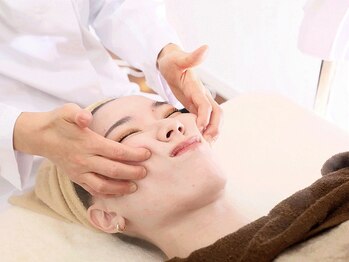 アジーク(AGEQUE)の写真/【30代～60代向け】ほうれい線・小ジワ改善！肌代謝アップエイジングケア☆フェイスラインUPで若見え肌に♪