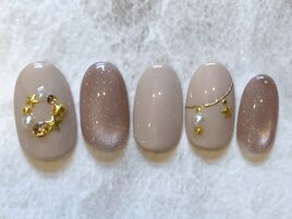 上品ベージュ×星パーツ