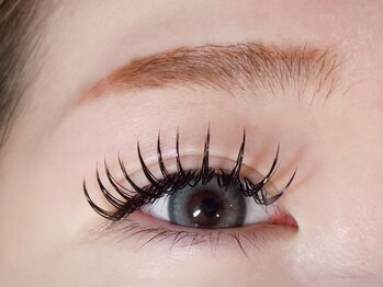 シルズ 梅田店(cils)の写真/[付け放題☆シングル¥5400,フラット¥6900][バインドロック¥7000~]大人女性の心を掴む程よいボリューム感♪