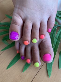 クイーナクルー(QUEENA CLUE)/ネオンカラーネイル