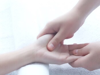 パスリー ネイルアンドケア(Parsley Nail&Care)の写真/ケア重視の施術で潤いのある手元へ☆見えないところまで整うと気持ちも明るくなります♪巻き爪補正も人気◎