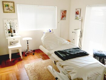 シェリーエトワール(Shelly Etoile)の写真/《大人女性の支持多数》上質なアイブロウ＆フェイシャル肌質改善ケア♪自分史上最高の眉と素肌へ