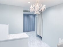 ミントブルーに大理石のお洒落な店内♪