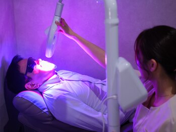 ホワイトニングビューティー 金沢駅前店(WHITENING BEAUTY)/LEDライト照射中の様子です○