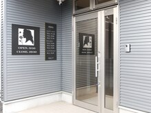 アーティスワイ(Artis Y)/当店の入口になります