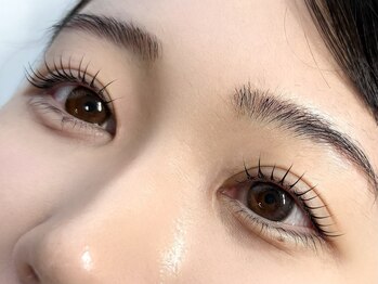 ヨイン(yoinyoin)/根本から立ち上がる自然な目力