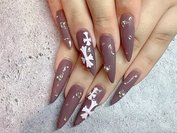 ジャスミンネイル(Jasmine Nail)の写真/ベースはシンプルワンカラー、ラメグラにスワロ・スタッズ付け放題♪パーツも多数あり♪持ち込みパーツも◎