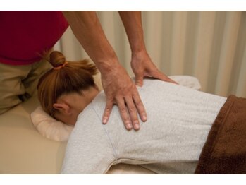 スピリッツ 西宮夙川店/背中のツボ押し