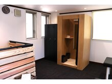 フィッティングルームでのお着替えもできます。