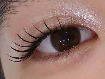 リッツ 福岡薬院店(RITZ)の写真/【従来比のモチ1.5倍!LEDフラットラッシュ×アンドヘルシー】最先端商材を使用しダメージレスなお目元へ◎