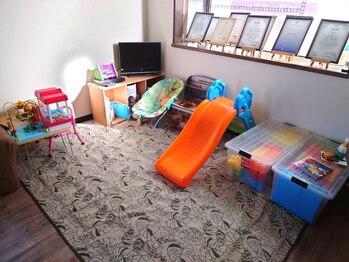 エタニティ(ETERNITY)の写真/【キッズスペース完備♪】お子様連れでも安心◎ママがリラックスできる空間づくりを大切にしています☆
