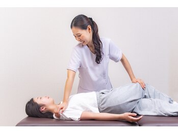 岐阜市内で肩こりと腰痛にリンパマッサージと骨盤矯正で姿勢改善する岐阜田神整体院