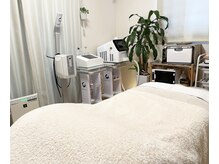 カミーシャ(KaMi-Sha)の雰囲気（KaMi-Shaの看板を目印に。サロン前には駐車スペースございます。）