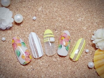 夏色ネイル　手描きフラワー