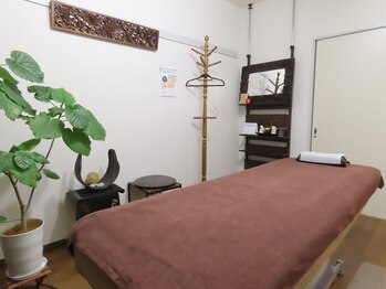 楽陽堂鍼灸院/バリ風の施術室