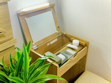 オラフ 高坂西口整体院(olaf)の雰囲気(女性に嬉しいメイクスペースにアメニティもご用意しております♪)