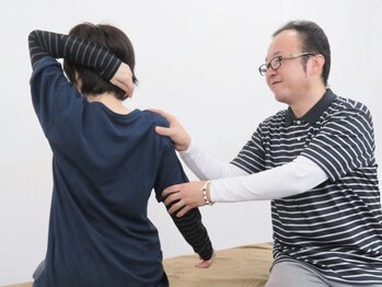 ボディーファーム(Body Farm)/【10種の美容矯正８】巻き肩矯正