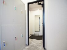 スリーエス 江坂Studio(SSS)の雰囲気（広々とした更衣室完備☆）