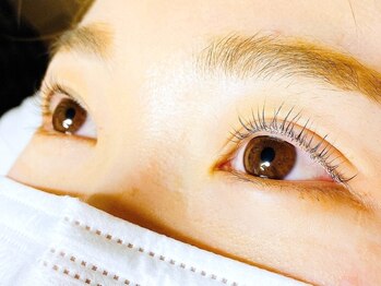 カノン(Kanon)の写真/根元からパッチリ立ち上げ!!トリートメント＆コーティング付で自まつ毛へのダメージは最小限に◎