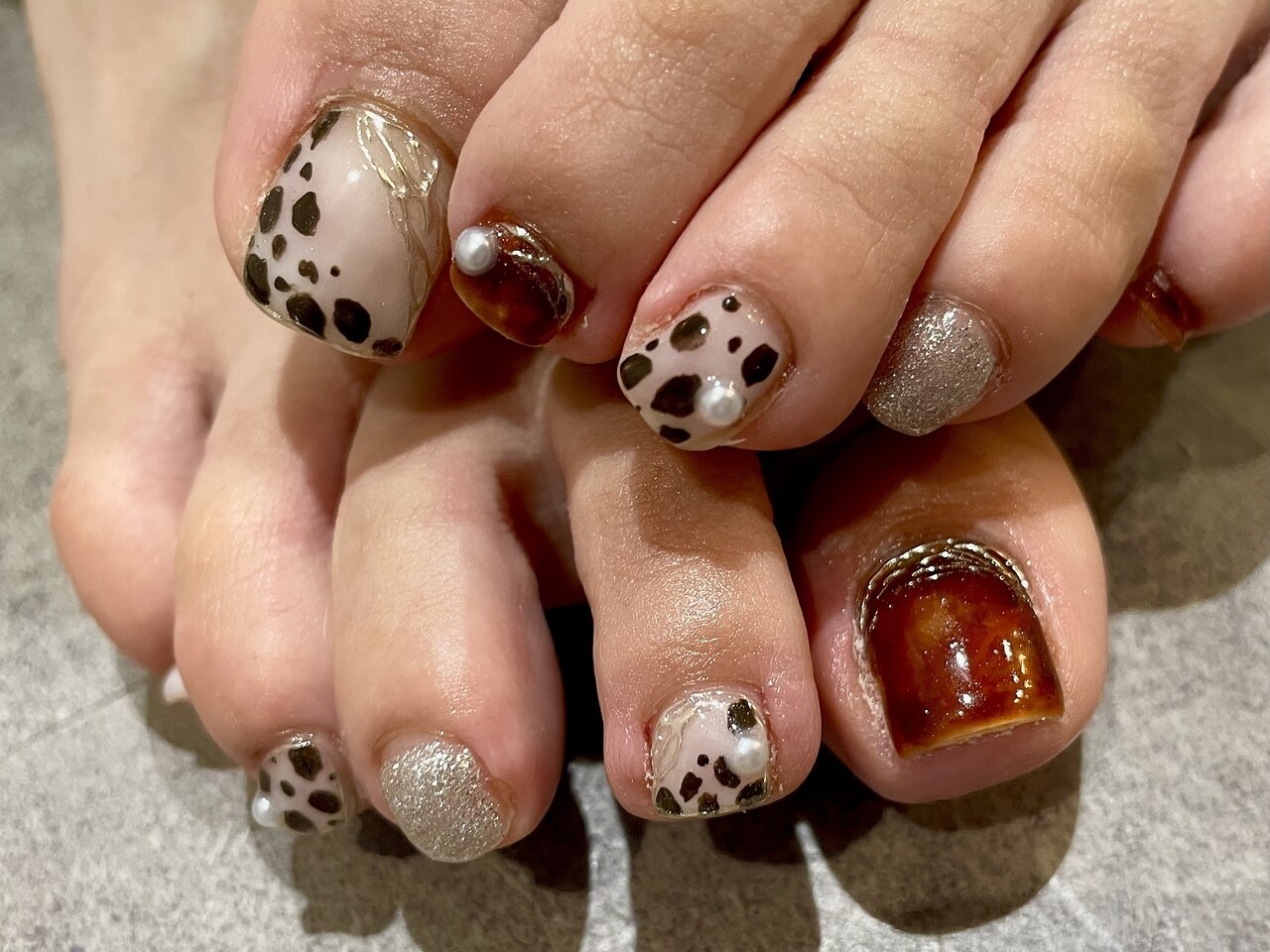 2026年春トレンド】ダルメシアン柄のネイルデザイン集｜人気順