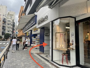 グリーンピール エルモナ(GREENPEEL ELMONA)/【道のり】マツキヨ手前を入る