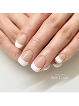 リッシュ トロワ(RICHE trois)/白フレンチネイル♪