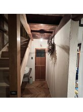 キキ(kiki.)/漆喰の壁も手作りです