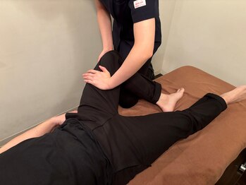 プリーズ 汐留店/股関節の施術★