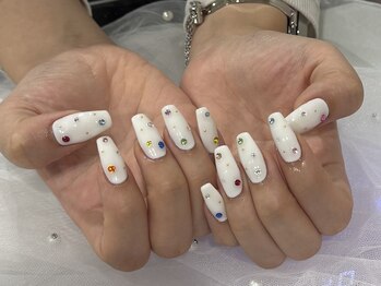 アミル(amiLe)/ホワイト　ビジュー☆