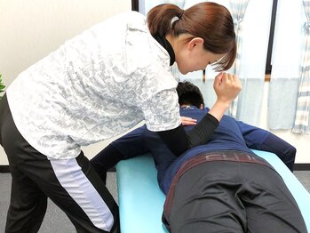 フリーストレッチング 高槻駅前店/ストレッチ施術風景