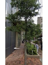 ユニ 三鷹(Uni)/そのまま駅を背に進む