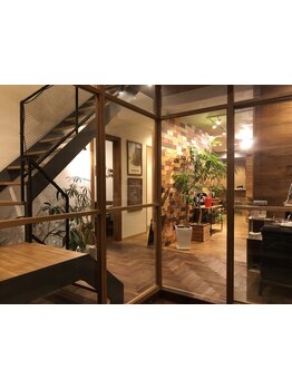 仕事帰り・早朝OKのサロン