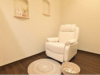 アネラ 盛岡店(ANELA)の写真/【フラットラッシュ上120本¥6,000~】ふんわり可愛く、くるんと上向き♪垢抜け目元で“印象美人”に◎