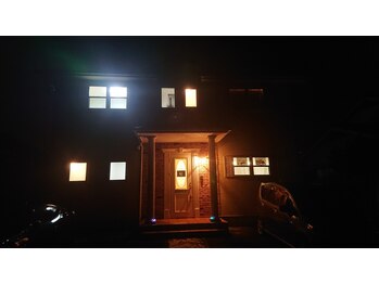 チル(CHILL)/夜間の外観です♪