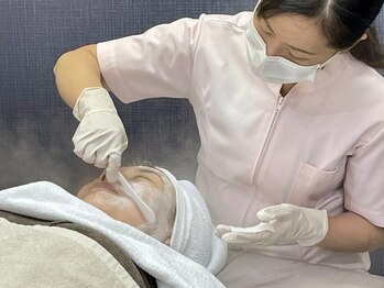 ビジーク(BiSieg)の写真/【毛穴/シミ/しわが劇的改善】ヒト幹細胞配合美容液でなめらかでハリ+ツヤ感のあるお肌へ導きます◎