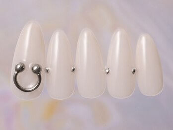 ジェミーネイル シンジュク(Jemiy nail shinjuku)/大人ベージュピアス￥7980