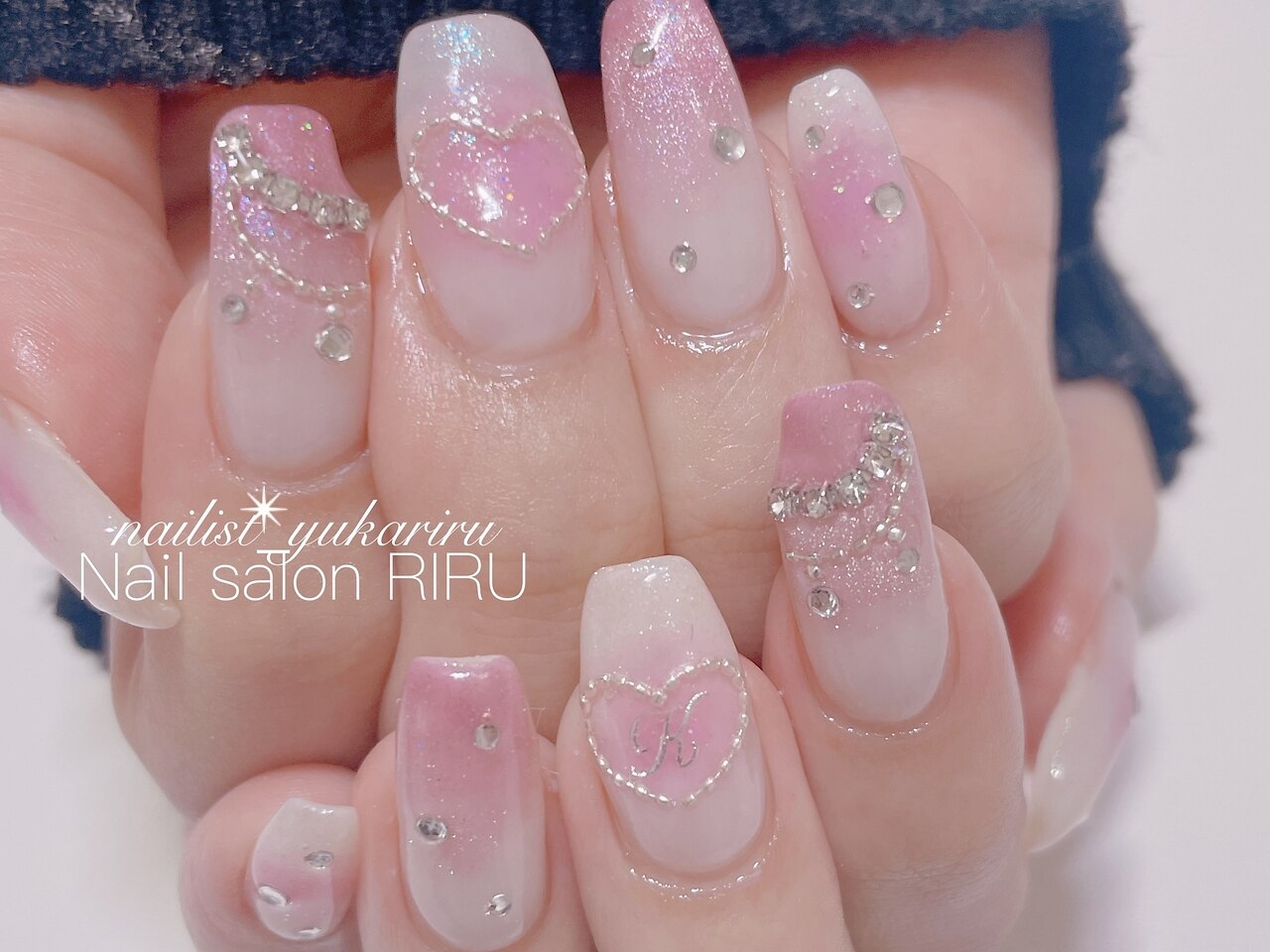 2025年-2026年冬トレンド】イニシャルのネイルデザイン集｜人気順