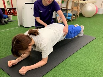 ゴーフィールドフィットネス 碑文谷店(Go.Field Fitness)の写真/理想的な美くびれを!ぽっこり下腹/反り腰にも!楽しく体幹トレーニング×筋膜リリースで美姿勢効果も抜群◎