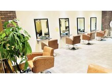 ヴィコロ(vicolo)の雰囲気（清潔感のある広々とした店内♪ゆっくりお寛ぎください★）
