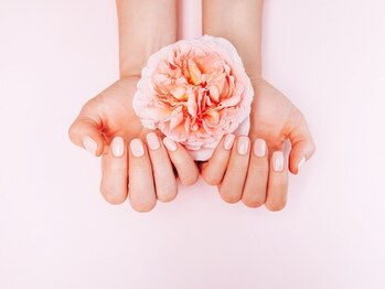 ティーエヌ 豊橋下地店の写真/ティーエヌはリーズナブルさが人気の秘密！お好みの色にカラーチェンジして、自分らしいネイルを♪
